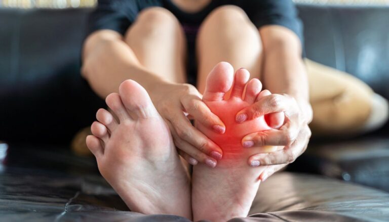 kości śródstopia ból w stopie z boku wewnętrznej stronie