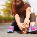 Ból więzadeł w stopie – co może go powodować i jak go leczyć? ból więzadeł w stopie