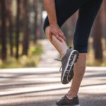 Skurcze łydek w nocy – skąd się biorą i jak zapobiegać Skurcze łydek w nocy