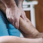 Ból łydki z boku – możliwe przyczyny i diagnostyka Ból łydki z boku