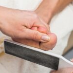 Twardy bolący odcisk na stopie