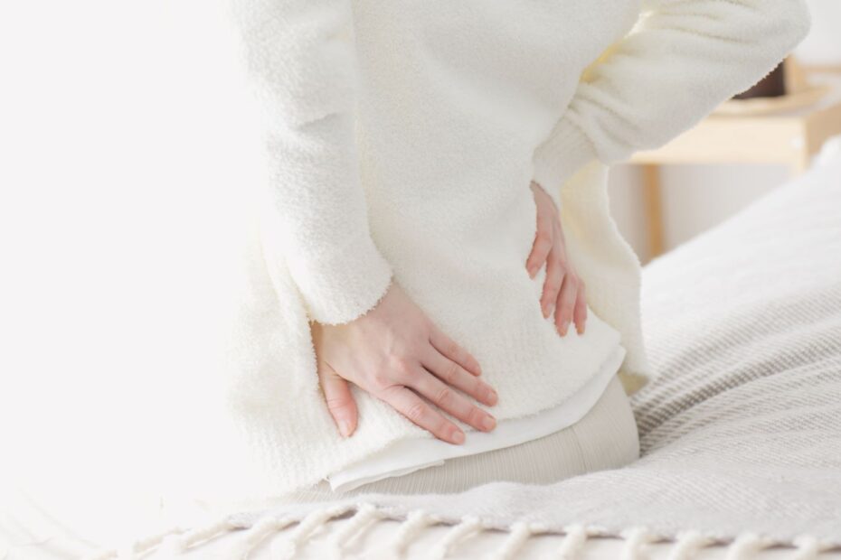 wplyw-zlego-podloza-snu-na-stawy-kregoslup-i-postawe-jak-dobrac-materac-przy-schorzeniach-kregoslupa-i-bioder