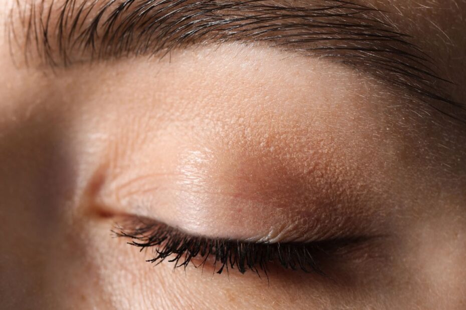 Proces gojenia brwi permanentne po odpadnięciu strupków