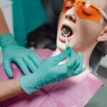 Gojenie po podcięciu wędzidełka języka – ile trwa i jak pielęgnować miejsce zabiegu? Gojenie po podcięciu wędzidełka języka